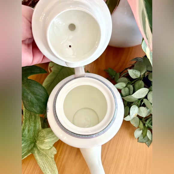 Lotus Garden Bone China Tea Pot 32oz by Gracie Bone China - Picture 4 of 12